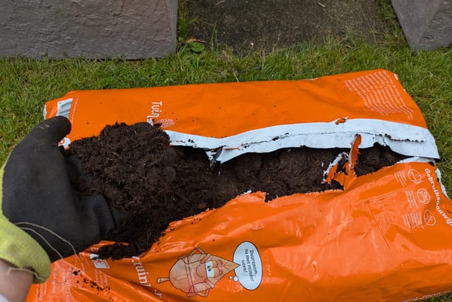organic-potting-soil.jpg